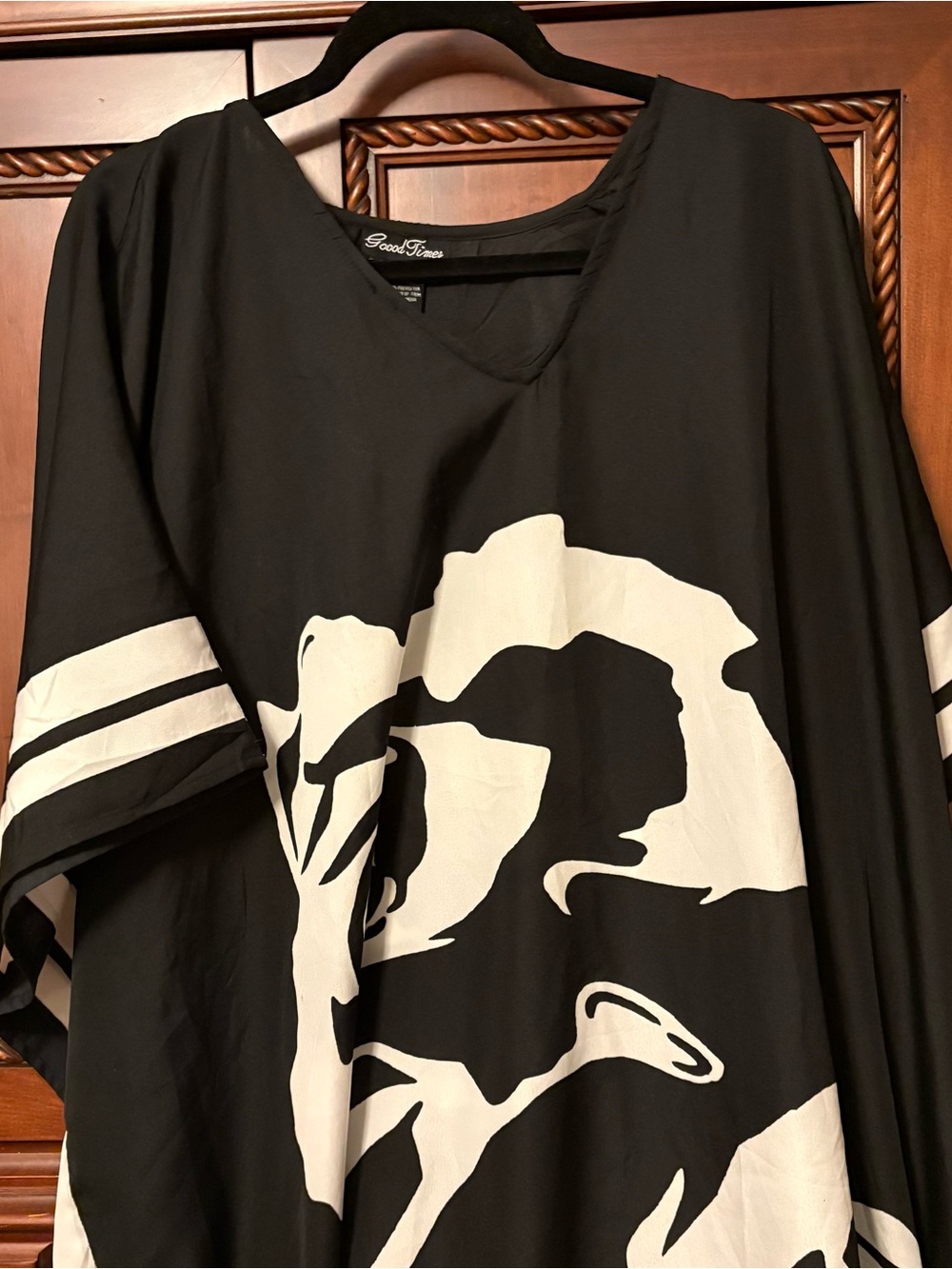 Black & White Graphic V-Neck kaftan mumu